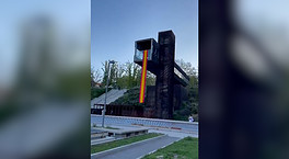 Rompen la bandera de España en la Universidad Complutense de Madrid