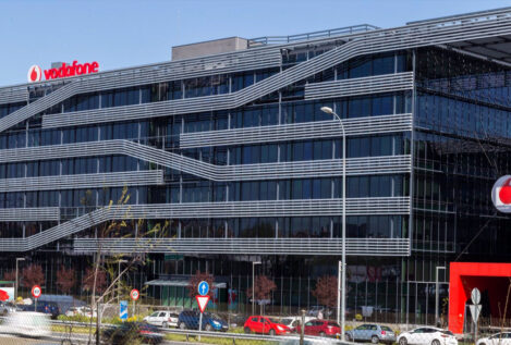 Zegona evalúa realizar despidos en Vodafone España y cerrar tiendas para reducir costes