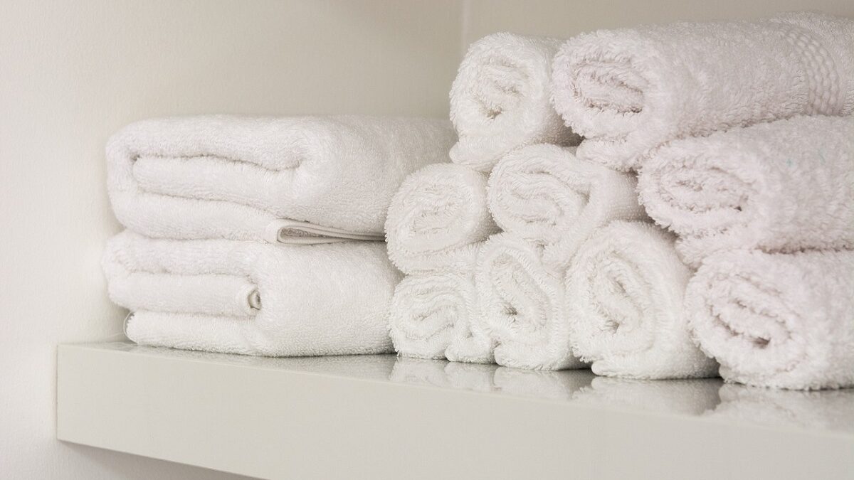 Juegos de toallas para decorar y dar vida a tu cuarto de baño