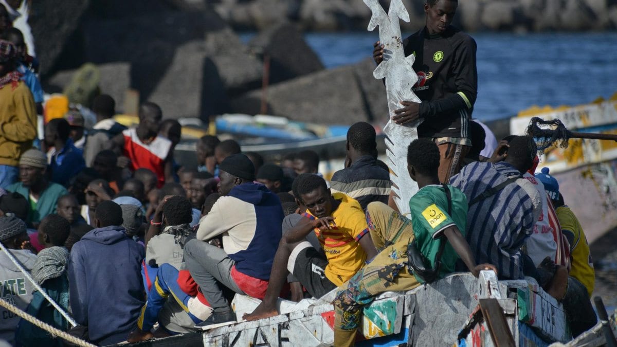 El Gobierno aprueba 50 millones para la gestión de los menores migrantes en Canarias