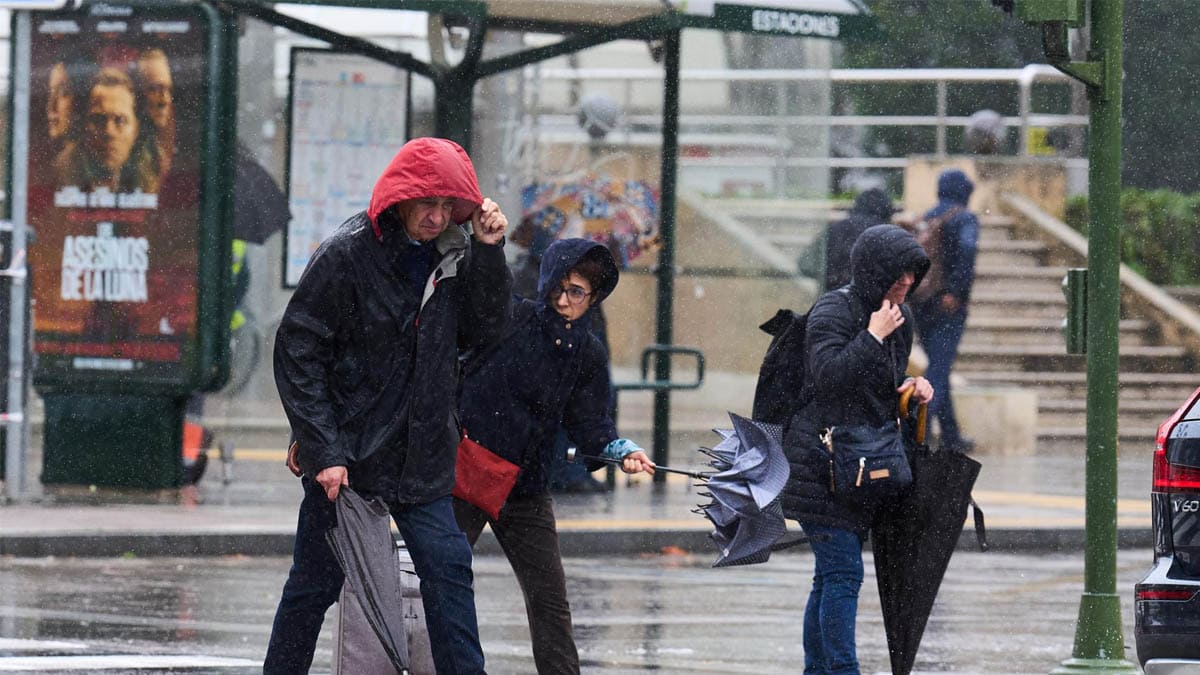 La borrasca ‘Celine’ pone en riesgo por lluvia y oleaje a una decena de provincias