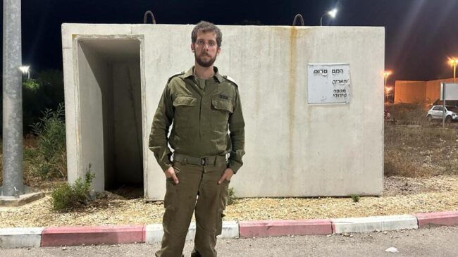 Un soldado israelí, desde una base militar: «Luchamos por la democracia»