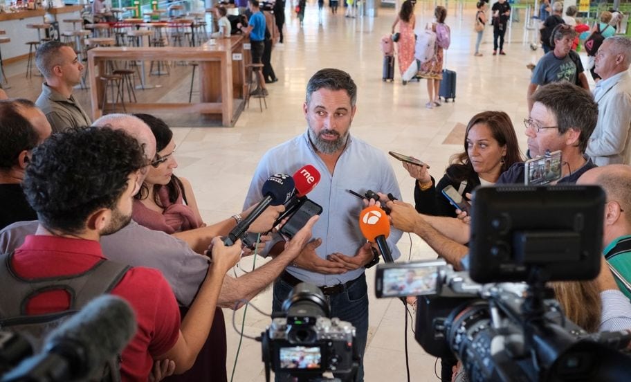 Abascal pide desplegar a la Armada para bloquear las rutas migratorias