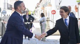 La buena sintonía entre Santiago Abascal y Aznar en la boda de la hija de Mayor Oreja