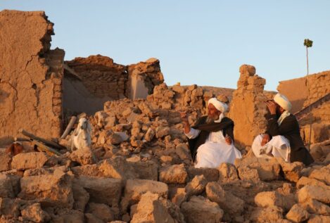 Al menos 2.500 muertos por los terremotos en Afganistán