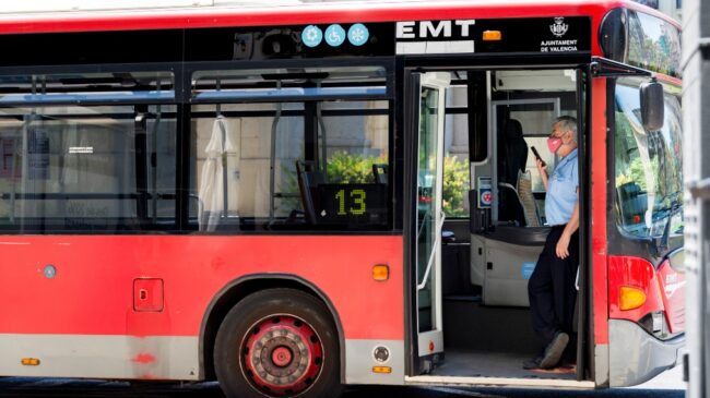 El Gobierno busca facilitar la llegada de extranjeros ante el déficit de autobuseros