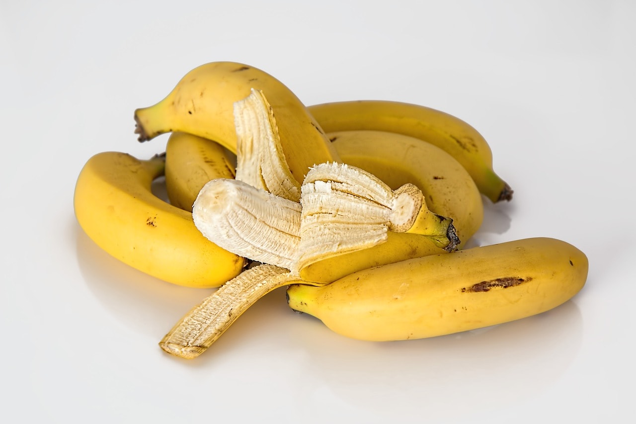 The ultimate trick to keeping bananas yellow longer