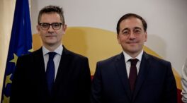 El PP exige al Gobierno que aclare si Bolaños y Albares se han visto en secreto con Puigdemont