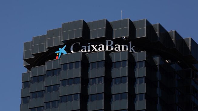 Caixabank y el resto de cajas elevan a 28 los días de vacaciones de sus empleados