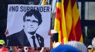 Puigdemont llama a repetir la fórmula del 1-O en plenas negociaciones con Sánchez