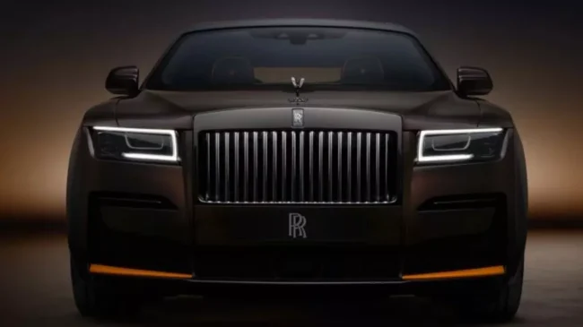 El Rolls-Royce con un hiptónico techo de estrellas inspirado en un eclipse solar
