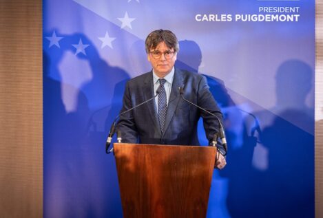 Puigdemont consultará a sus bases y obliga a retrasar la investidura de Sánchez