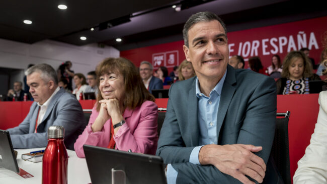 El PSOE 'camufla' al independentismo en la pregunta a sus bases sobre el pacto con Sumar