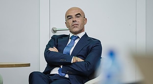 Buxadé sigue ganando peso dentro de Vox y pasa a asumir funciones jurídicas