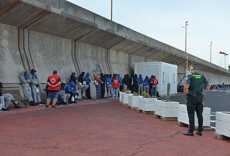 Interior busca voluntarios en la Guardia Civil para ir a El Hierro un mes por 61 euros al día