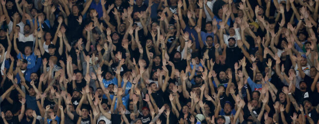 Nápoles siempre llega en buen momento: un caño, una volea y un entrenador reforzado