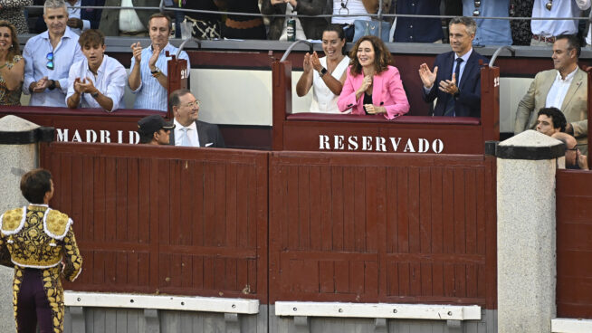 Así fue la despedida de ensueño de El Juli en Madrid: puerta grande y este brindis a Ayuso