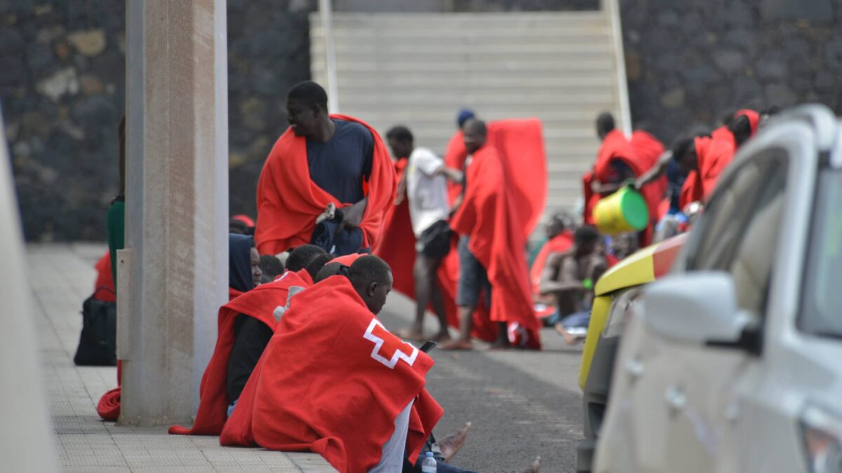 Un informe del Gobierno prevé que la crisis migratoria en Canarias llegue hasta noviembre