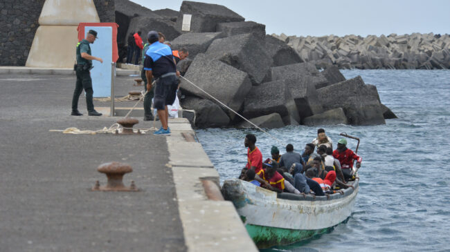 Canarias alerta de su situación límite por la crisis migratoria y critica al Gobierno su inacción