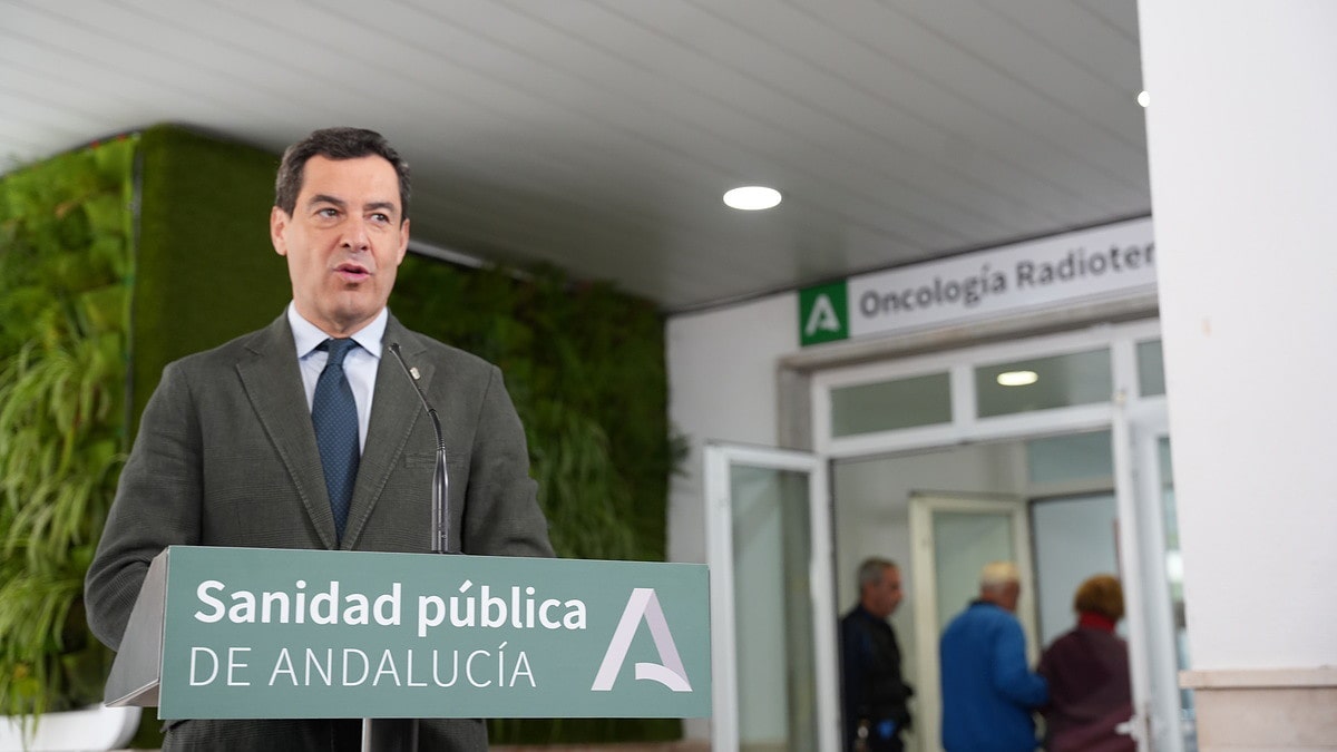 Juanma Moreno anuncia que el 30,5% de los presupuestos andaluces de 2024 irá a Sanidad