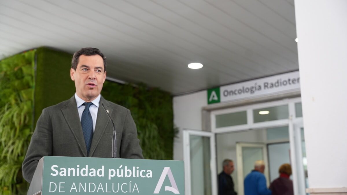 Juanma Moreno anuncia que el 30,5% de los presupuestos andaluces de 2024 irá a Sanidad