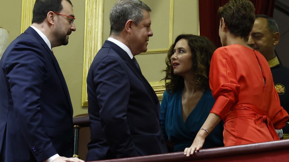 Isabel Díaz Ayuso escoge un vestido azul para la jura de Leonor con guiño especial a la princesa