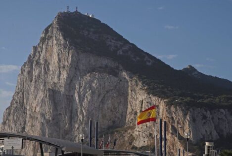 Albares contacta con Cameron y anticipa un pacto sobre Gibraltar «lo antes posible»