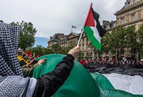 Francia prohíbe las manifestaciones en apoyo al pueblo palestino por amenazar el orden público