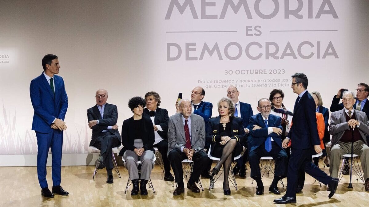 Sánchez promete cambiar el «relato histórico» de la Guerra Civil «en los libros de texto»