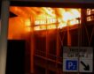 Cierran el aeropuerto de Londres-Luton por un incendio en el aparcamiento