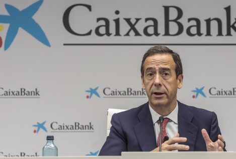 Caixabank avisa a Sánchez de traslados de sedes de bancos al exterior por el 'impuestazo'