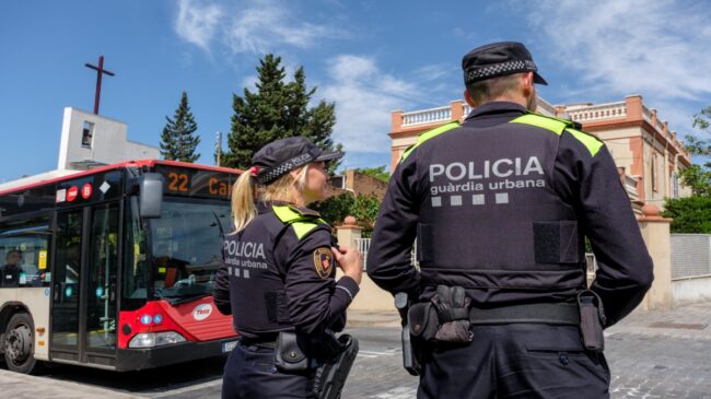 Denuncian al Ayuntamiento de Barcelona por el «abandono» de los perros de la Guardia Urbana
