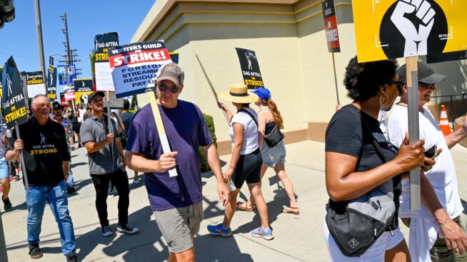 Los miembros del sindicato de guionistas de EEUU ratifica el acuerdo con Hollywood