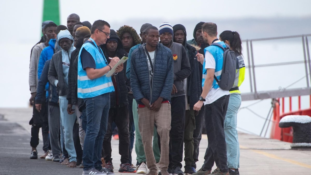 El sindicato Jucil dice que solo hay 16 guardias civiles en El Hierro para controlar inmigrantes