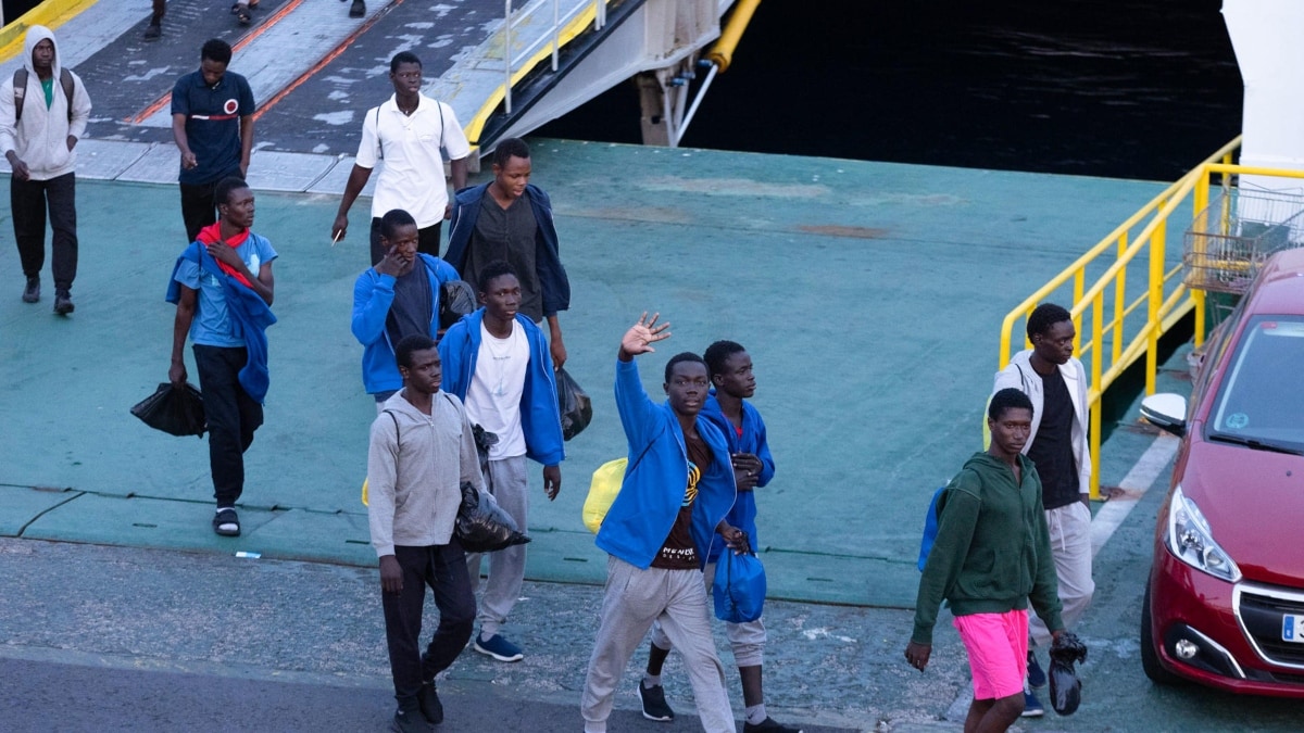 Otros 352 inmigrantes, entre ellos 45 menores, desembarcan en Canarias en las últimas horas