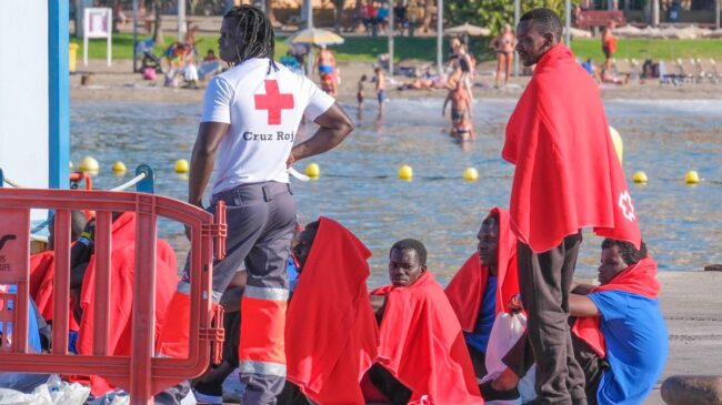 Salvamento rescata a 248 inmigrantes de cinco barcas y los lleva a Lanzarote y Gran Canaria
