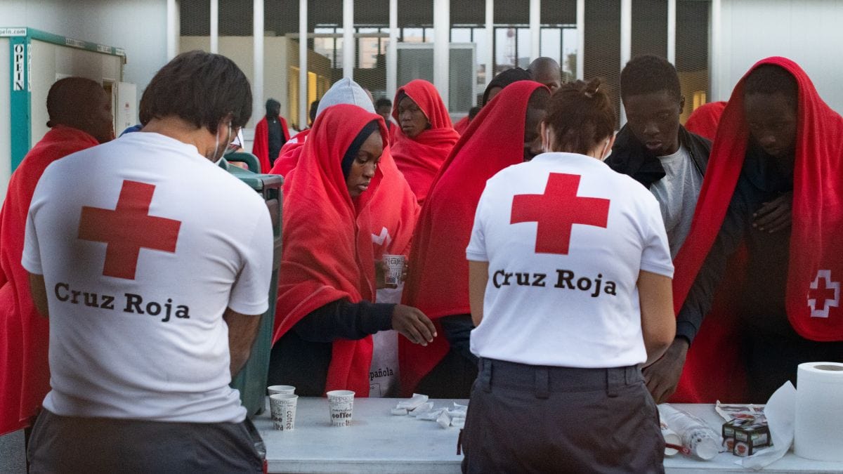 Siguen llegando barcas a Canarias: rescatados 63 inmigrantes en Fuerteventura y El Hierro