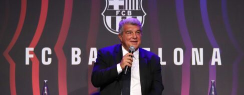 El juez imputa a Laporta por sus pagos a Negreira al concluir que no han prescrito