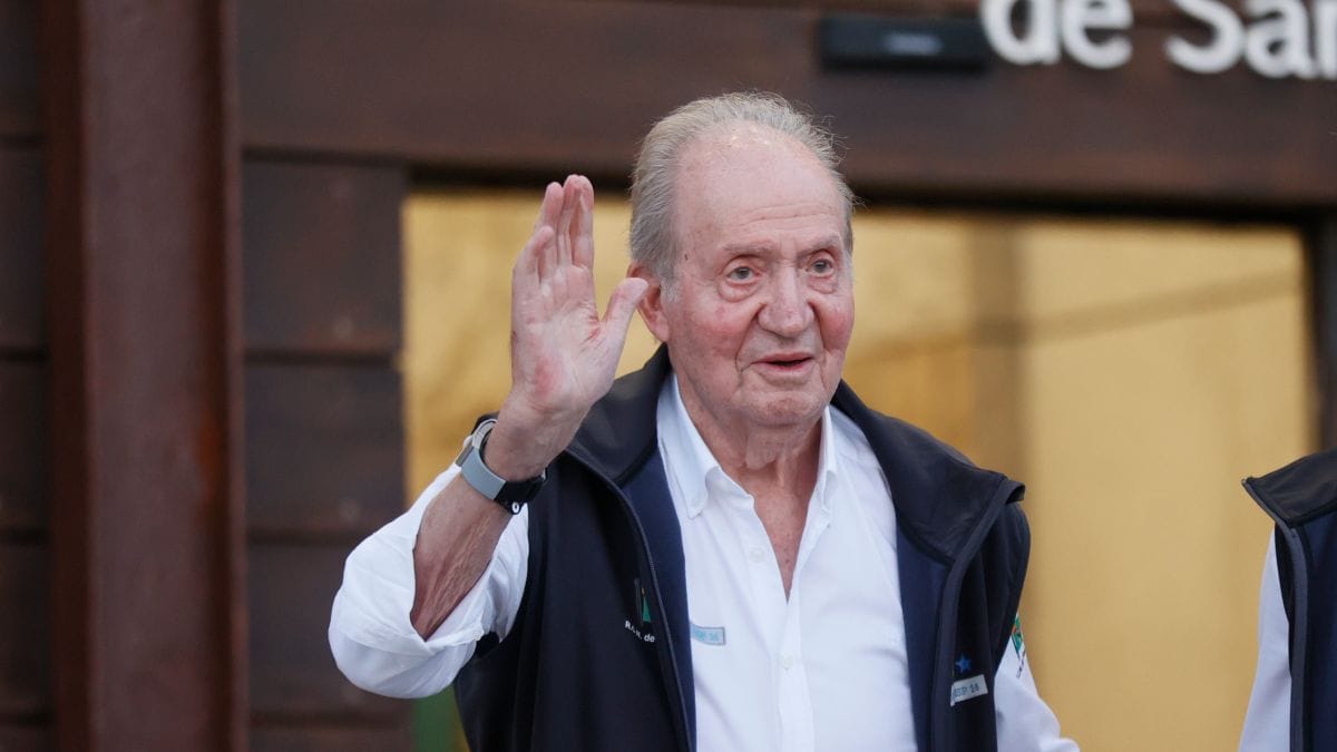 El rey Juan Carlos aterriza en Galicia en su primera visita a España este año