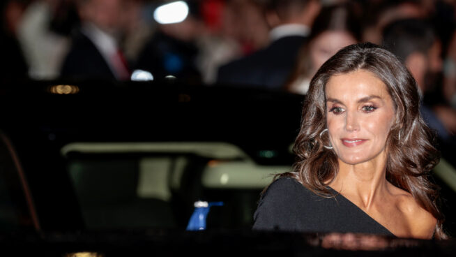 Letizia, Leonor y Sofía brillan en los Premios Princesa de Asturias: sus 'looks', al detalle