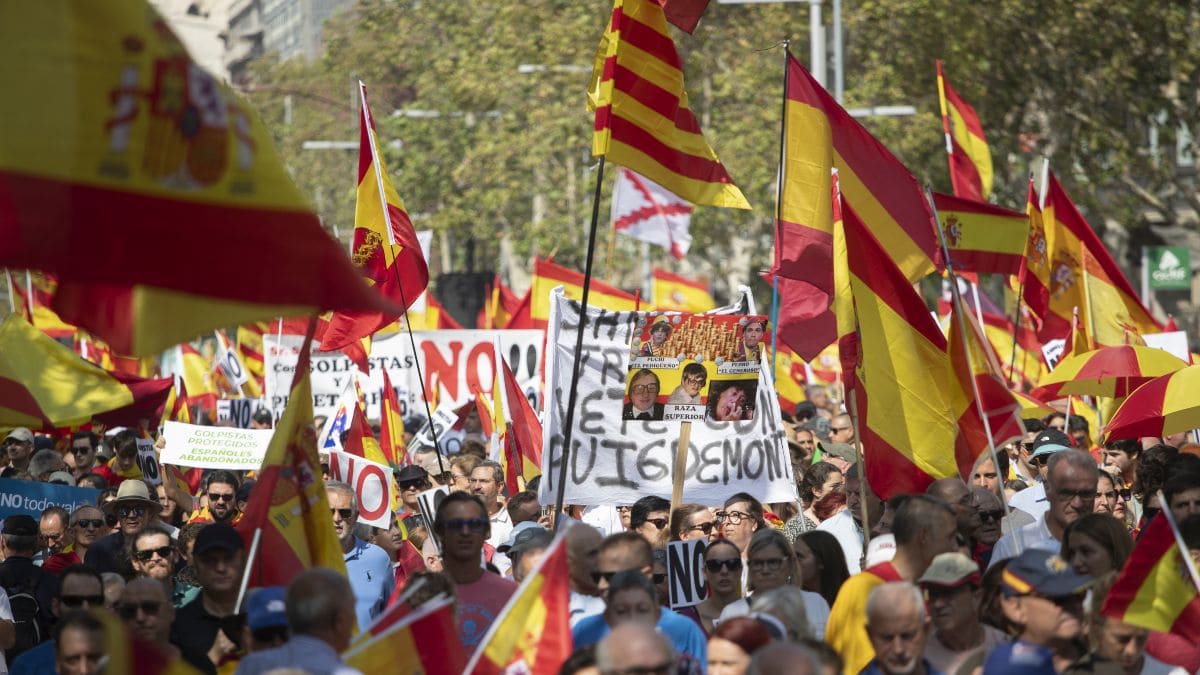 PP y Vox se vuelcan contra la amnistía en Barcelona: «Venimos a defender la igualdad»