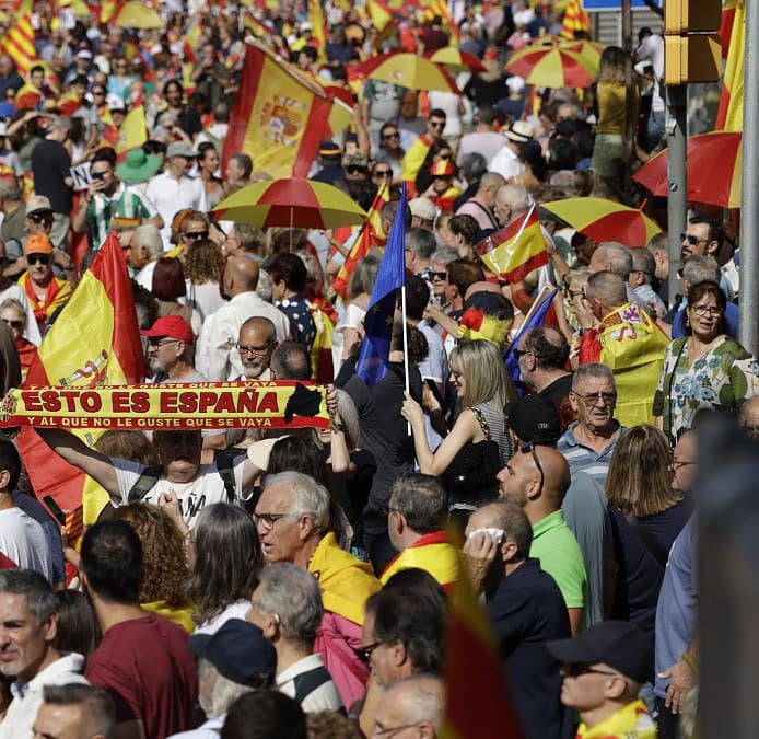Decenas de miles de personas claman en Barcelona contra la amnistía