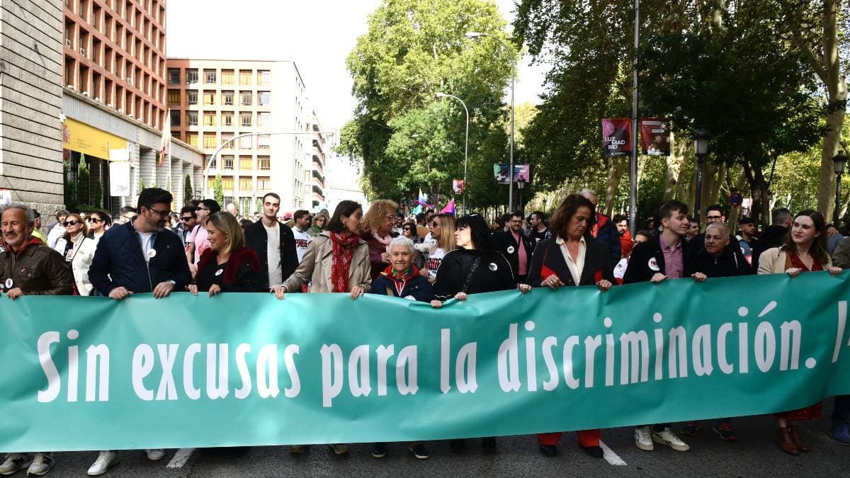 Cientos de personas marchan en Madrid en el ‘Pride positivo’ contra el estigma del VIH