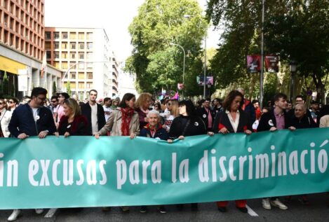 Cientos de personas marchan en Madrid en el 'Pride positivo' contra el estigma del VIH