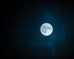 La Luna llena de octubre 2023 llegará junto con un eclipse lunar visible en toda España