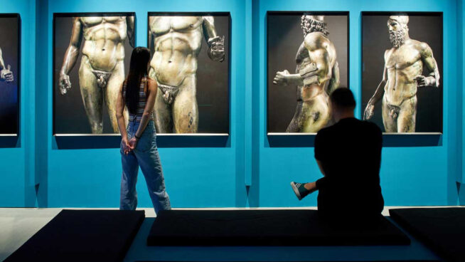 Un museo de Barcelona acoge una exposición de fotografía que recomienda visitar desnudo