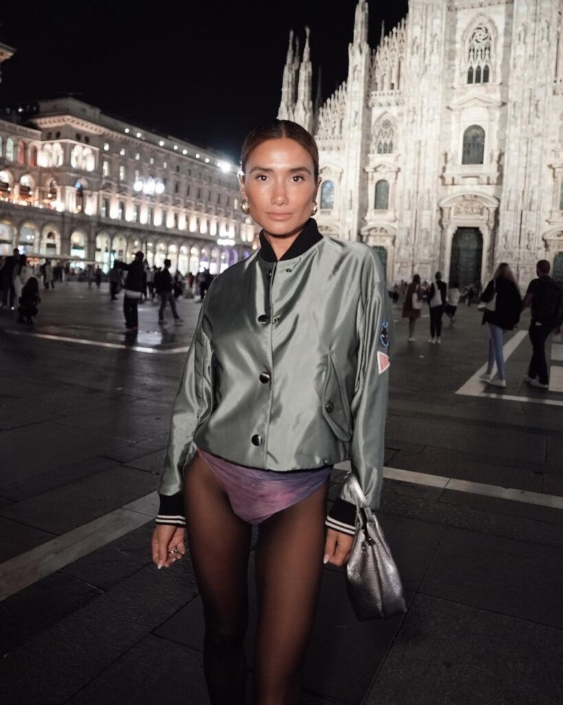 Iera Paperlight con la tendencia no pants en Milán. (Fuente: Instagram)