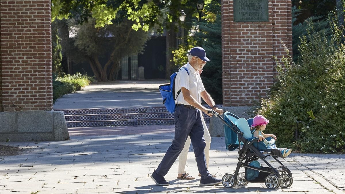 La Comunidad de Madrid potenciará la figura de los abuelos en su futura Ley de Familia