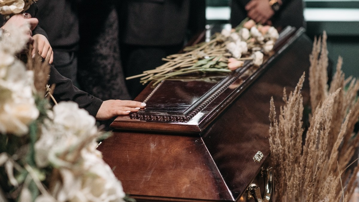 Pazy revoluciona el negocio de las funerarias con entierros más baratos