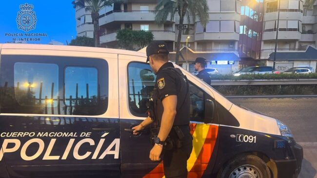 La Policía investiga el hallazgo de un cadáver con signos de violencia en una casa de Madrid